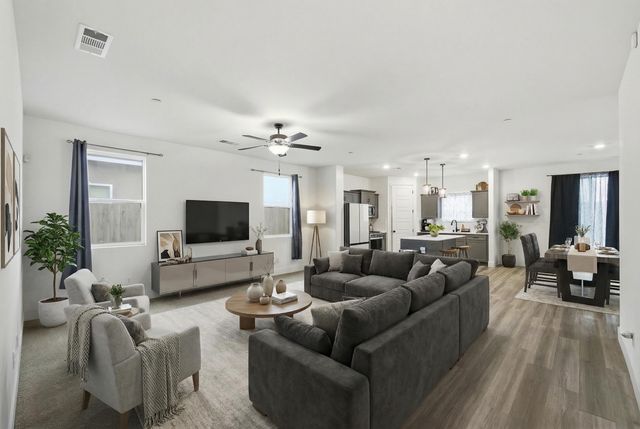 2824 S Cain Street, Visalia, CA 93292