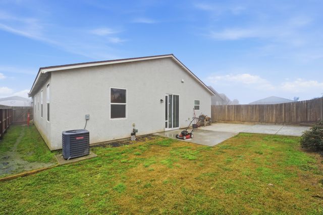 2824 S Cain Street, Visalia, CA 93292