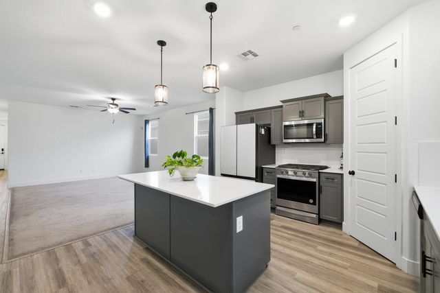 2824 S Cain Street, Visalia, CA 93292