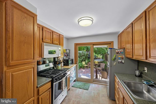 325 W SPRING AVE, Ardmore, PA 19003