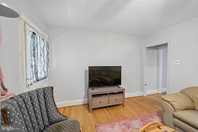 325 W SPRING AVE, Ardmore, PA 19003