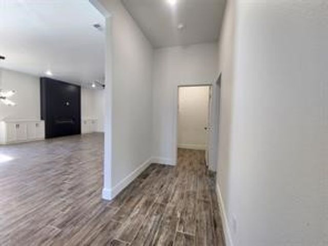 2121 S Edgewood Terrace, Fort Worth, TX 76105