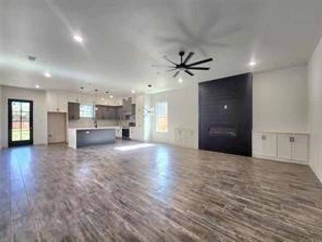2121 S Edgewood Terrace, Fort Worth, TX 76105