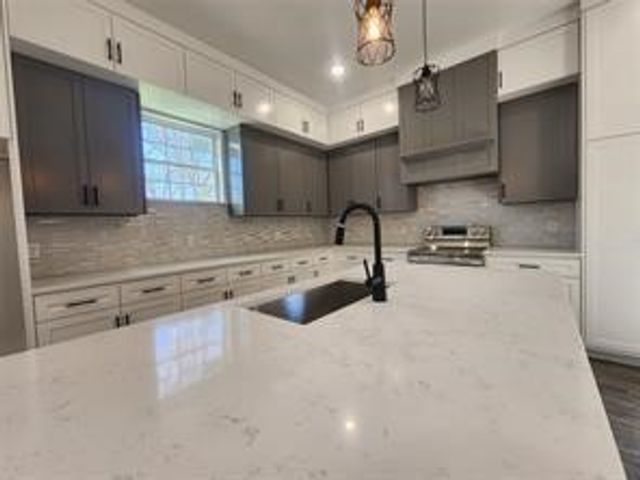 2121 S Edgewood Terrace, Fort Worth, TX 76105