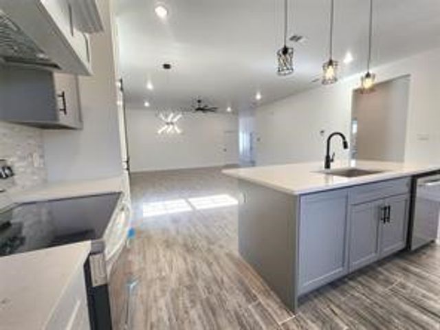 2121 S Edgewood Terrace, Fort Worth, TX 76105