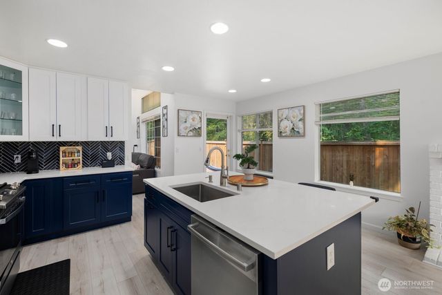 25700 SE 35TH Place, Sammamish, WA 98029