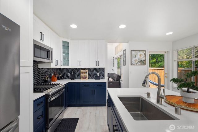 25700 SE 35TH Place, Sammamish, WA 98029