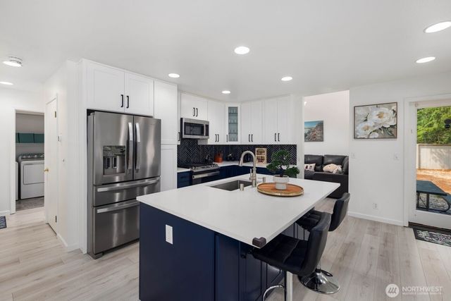25700 SE 35TH Place, Sammamish, WA 98029