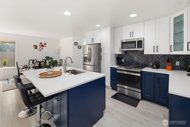 25700 SE 35TH Place, Sammamish, WA 98029