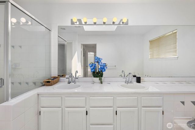 25700 SE 35TH Place, Sammamish, WA 98029