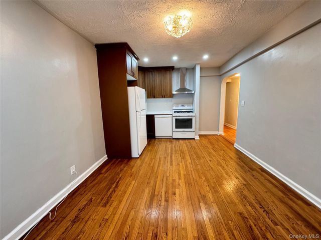 8516 Little Neck Parkway, Floral Park, NY 11001