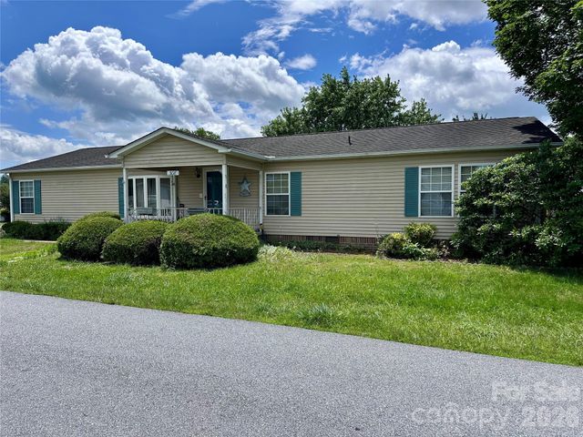 308 Riverwind Drive, Hendersonville, NC 28739