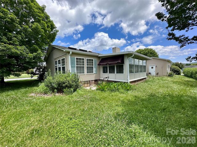 308 Riverwind Drive, Hendersonville, NC 28739