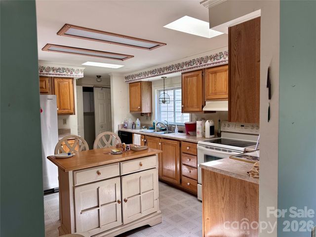 308 Riverwind Drive, Hendersonville, NC 28739