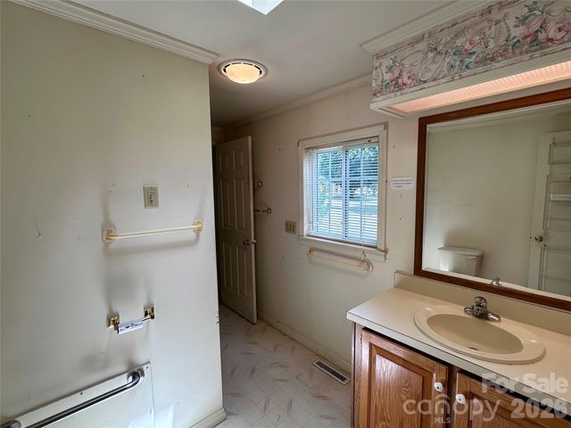 308 Riverwind Drive, Hendersonville, NC 28739