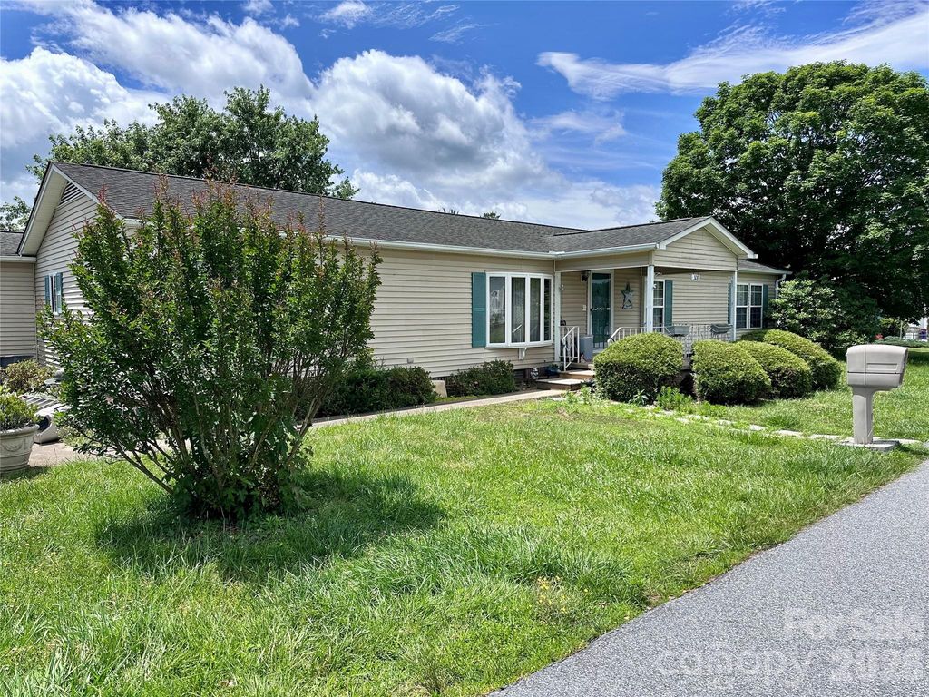 308 Riverwind Drive, Hendersonville, NC 28739