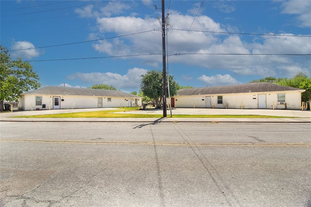 2851 Highland Ave, Corpus Christi, TX 78405 — photo 3