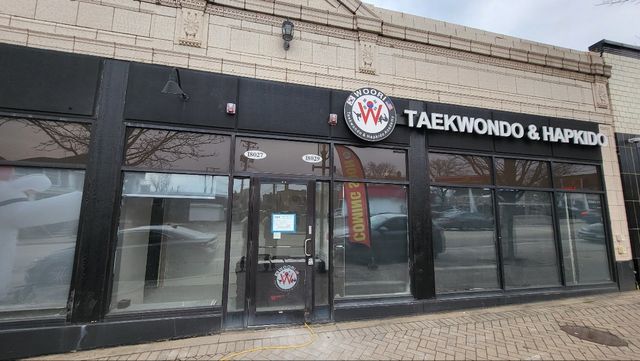 18027 dixie Highway, Homewood, IL 60430