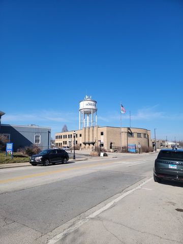 18027 dixie Highway, Homewood, IL 60430