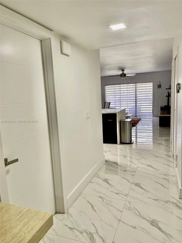 16461 Blatt Blvd 103, Weston, FL 33326