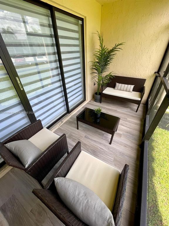 16461 Blatt Blvd 103, Weston, FL 33326