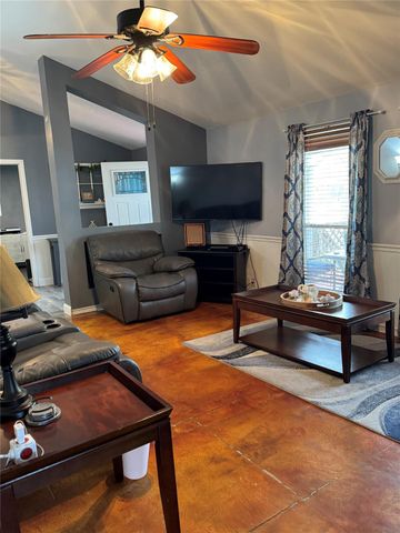 3421 Colorado Avenue, Dickinson, TX 77539