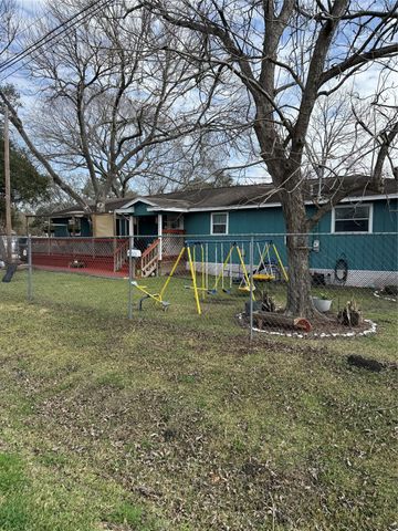 3421 Colorado Avenue, Dickinson, TX 77539