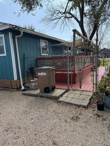 3421 Colorado Avenue, Dickinson, TX 77539