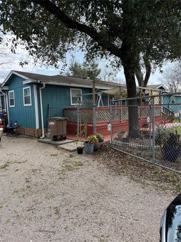 3421 Colorado Avenue, Dickinson, TX 77539