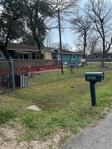3421 Colorado Avenue, Dickinson, TX 77539