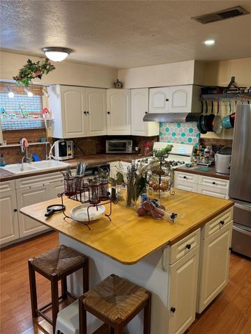3421 Colorado Avenue, Dickinson, TX 77539