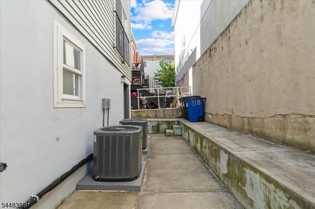 118 Oraton St, Newark City, NJ 07104