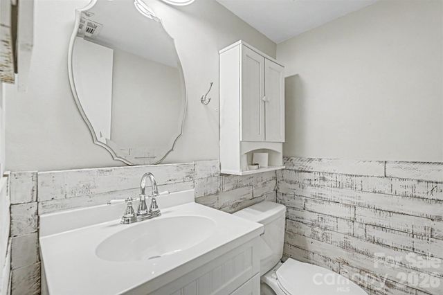 320 Sunnywood Lane, Charlotte, NC 28270