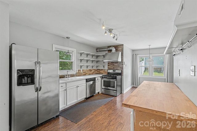 320 Sunnywood Lane, Charlotte, NC 28270