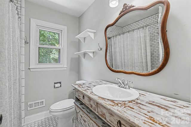 320 Sunnywood Lane, Charlotte, NC 28270