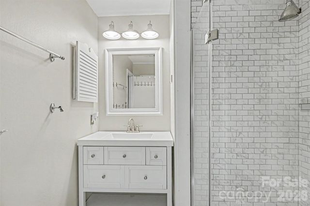 320 Sunnywood Lane, Charlotte, NC 28270