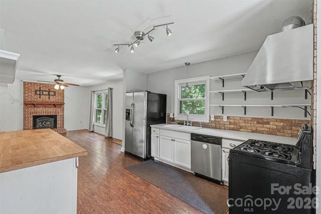 320 Sunnywood Lane, Charlotte, NC 28270