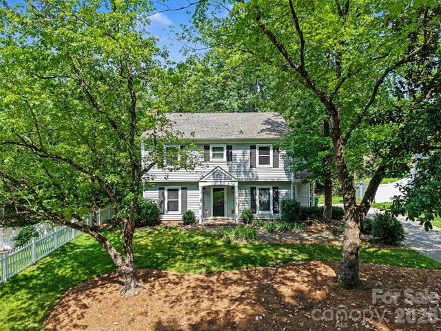 320 Sunnywood Lane, Charlotte, NC 28270