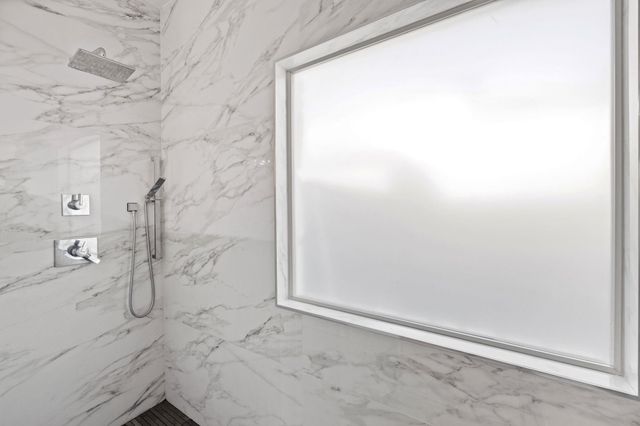 208 Arrezo LN, Georgetown, TX 78628