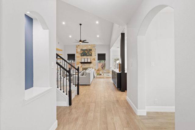 208 Arrezo LN, Georgetown, TX 78628