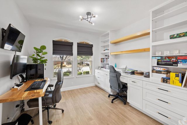 208 Arrezo LN, Georgetown, TX 78628