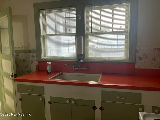 1052 LARK Street, Jacksonville, FL 32205