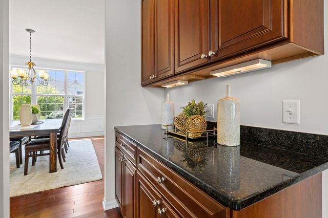 2550 Arrowhead Lane, Chanhassen, MN 55317