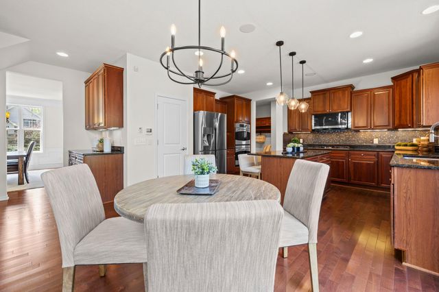 2550 Arrowhead Lane, Chanhassen, MN 55317