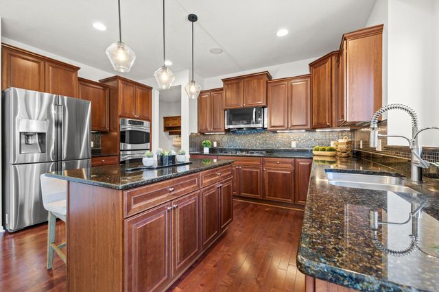 2550 Arrowhead Lane, Chanhassen, MN 55317