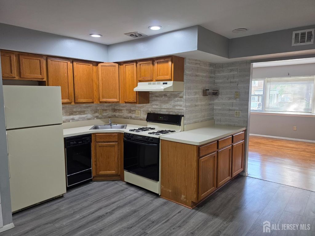 197 Evergreen Road 3A, Edison, NJ 08837