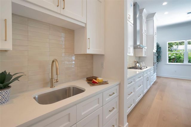 3106 W COACHMAN AVENUE, Tampa, FL 33611