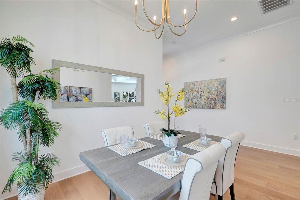Image 14 of property listing at 3106 W COACHMAN AVENUE, Tampa, FL 33611