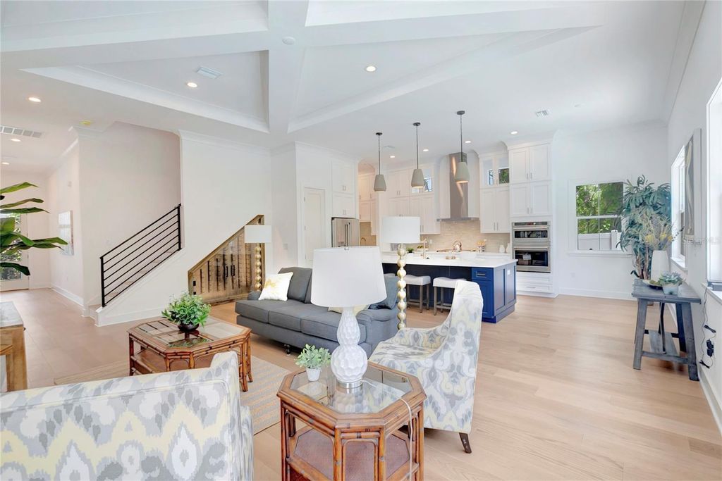 Image 22 of property listing at 3106 W COACHMAN AVENUE, Tampa, FL 33611