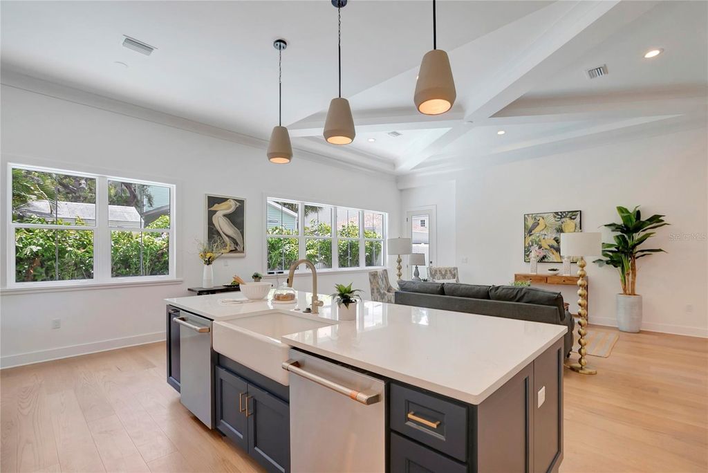 Image 28 of property listing at 3106 W COACHMAN AVENUE, Tampa, FL 33611